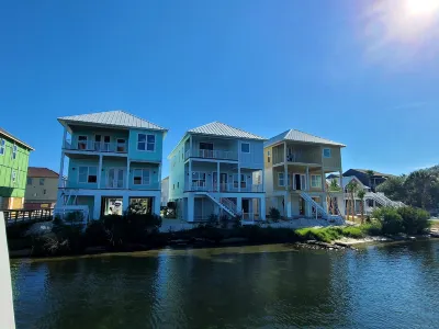 Yacht Harbor House