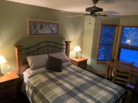 Snowgums, 3 bedroom 3 bathroom townhome, renovated kitchen and secure garage