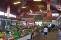 100 m2 apartment in Olhão, central, for rent.