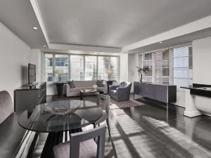 AKA 화이트 하우스