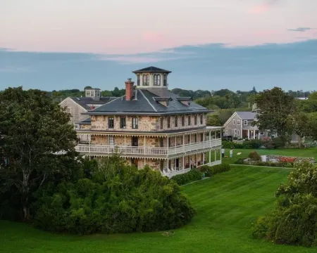 Stone House Inn Hotels in Little Compton