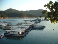 Bridge Bay Lodge at Shasta Lake