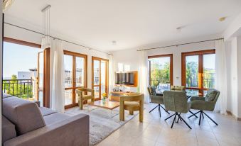 Bright apartment with shared pool in Aphrodite Hills