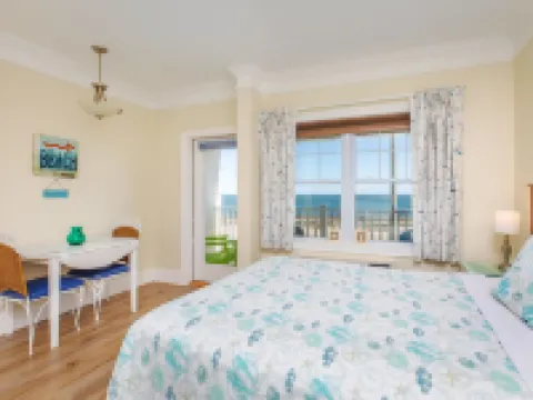 Atlantic Breeze Suites Hotels in Hampton