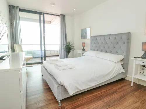 18 Abbey Sands