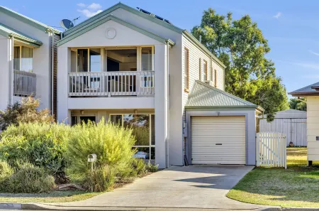 The Lighthouse - Port Willunga - C21 SouthCoast Holidays Отели в г. Port Willunga