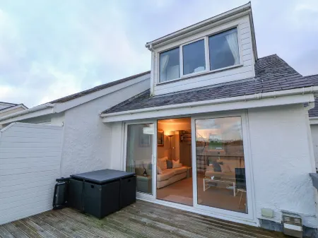 White Sails Отели рядом с достопримечательностью «Парк Гринвуд Фэмили»