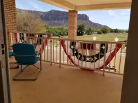 Zion's Most Wanted Hotel - vue sur la montagne
