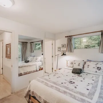 19Mbr - Hot Tub - Sauna - BBQ - Pets Ok - Wifi - Sleeps 10 5 Bedroom Home by RedAwning