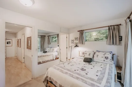 19Mbr - Hot Tub - Sauna - BBQ - Pets Ok - Wifi - Sleeps 10 5 Bedroom Home by RedAwning