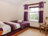 Field View Hotels in Castleton