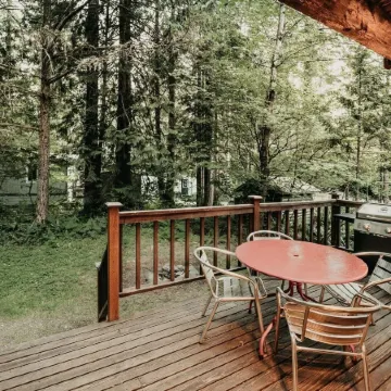 32Mbr - BBQ - Pets Ok - Wood Stove - Sleeps 7 3 Bedroom Home by RedAwning