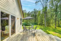 Riverside Retreat in Crosby: Pet Friendly! - Boutique