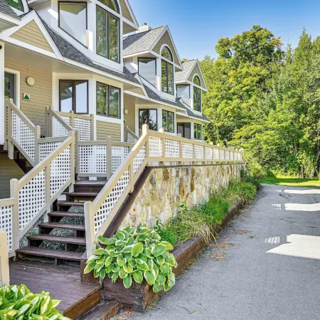 Walk to Ski Lift Spacious Condo in West Dover!