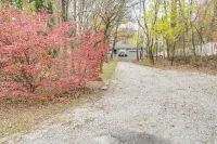 1 Mi to Dtwn Newburgh: Quiet Home w/ Yard! Hotels in Ohio Township