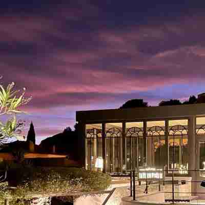 Hôtel La Petite Bohème - Restaurant - Piscine - Le Lavandou Hotel Exterior
