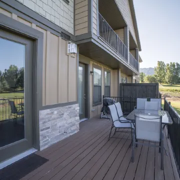 Family Vacation~Crater Hot Spring, Tubing & Ice Skating~Kanton 3 Bedroom Apts by RedAwning