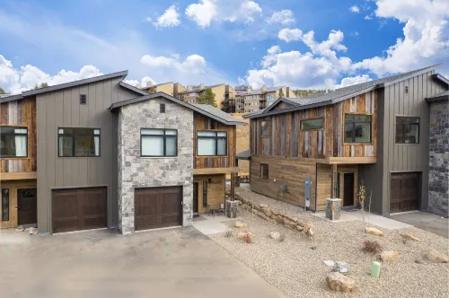 Ridgeview at Granby Ranch 3 Bedroom Townhouse by RedAwning - Parking