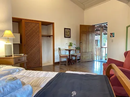 Pousada Valhacouto Отели рядом с достопримечательностью «Centro Cultural SESC Paraty»