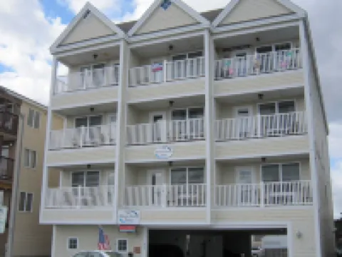 Atlantic Breeze Suites Hotels in Hampton