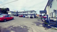 River Heights Motel - parking