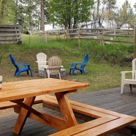 Updated Rustic Retreat Cabin Walk to Payette Lake