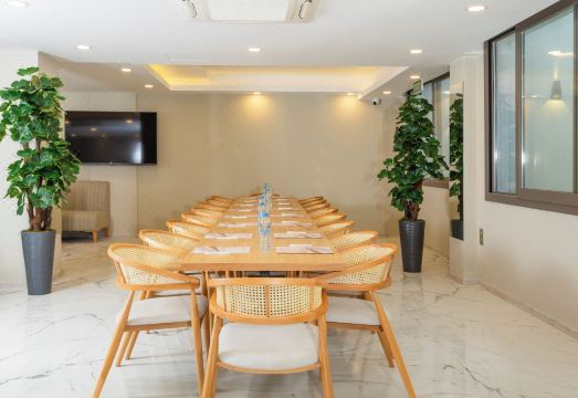 굴룩 우노 엘레강스 오텔