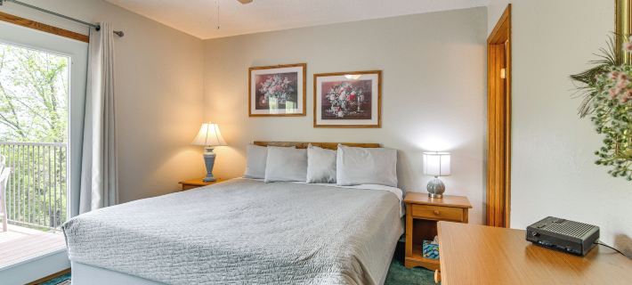 Cozy Branson Townhome 1 Mi to Silver Dollar City! Hoteles en Condado de Stone