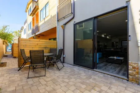 Downtown SJ, Near Airport w/Bathroom in Every Bedroom Отели рядом с достопримечательностью «Хэппи Холлоу парк и зоопарк»