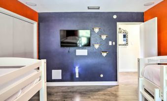 Movie Room + Poolside Oasis: Richardson Home!