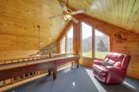 Maggie Valley Cabin w/ Private Hot Tub & Game Room - Parkplatz