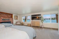 Waterfront Vashon Island Home, Beach Access & View Hotels in Vashon