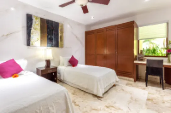 Maya Villa Condo Hotel and Beachclub