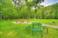Hayward Home w/ 개인 데크, 불 구멍 & 카약! - 3성급