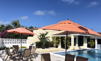 Colony Club Inn & Suites