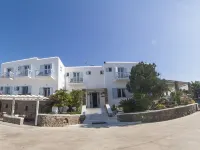 Zephyros Hotel berhampiran Pantai Paraga