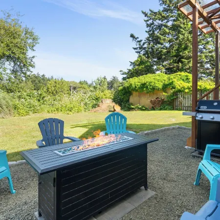 1/2 Mi to Ocean: Copalis Beach Hideaway!