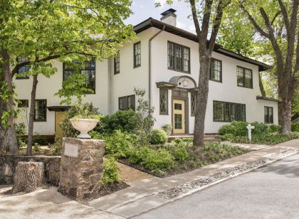 Oakhurst Inn at the University