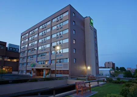 Holiday Inn Express & Suites Saint John Harbour Side Отели рядом с достопримечательностью «Reed's Point Lighthouse»