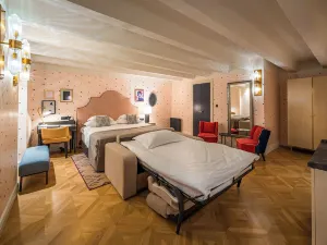 Hotel Capital