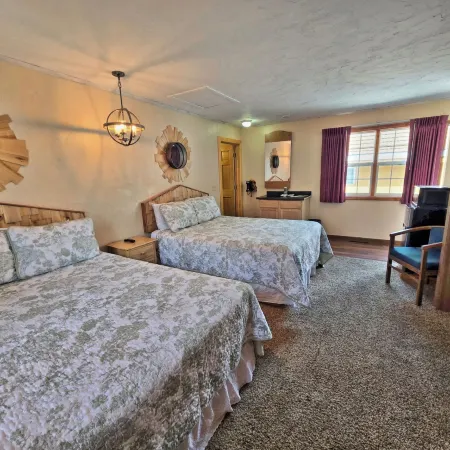 Cedar Wood Inn