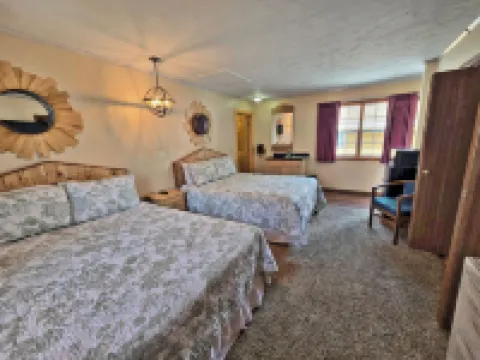 Cedar Wood Inn