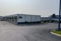 Days Inn & Suites by Wyndham York - parking