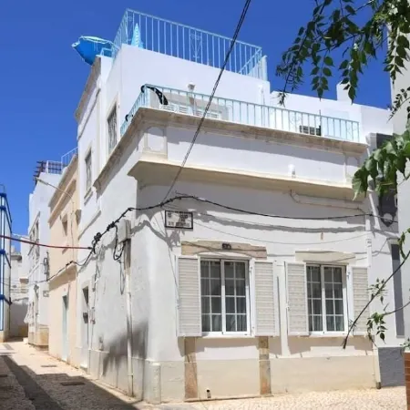 Wonderful house Built To Excellent Standards in the heart of Olhao.