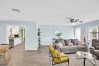 Relax and Unwind in 2 BR apt with Private Heated Pool Hotels in Sebastian