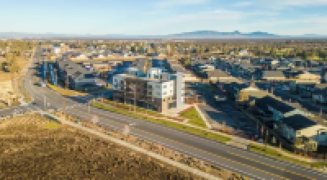 Mountain views condo with coffee/restaurant on first floor