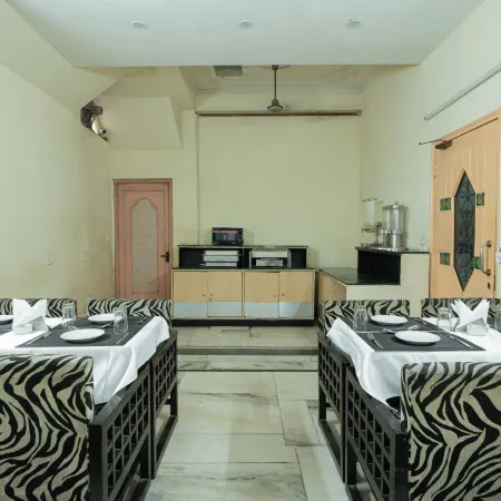 Hotel Sunstar Residency Отели рядом с достопримечательностью «Карол-Бах»