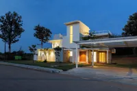 Golfer's Arena by Stayjadeps5jacuzzipool Table Hotels near Perumal temple [Dakshina Tirupati / Kashi]