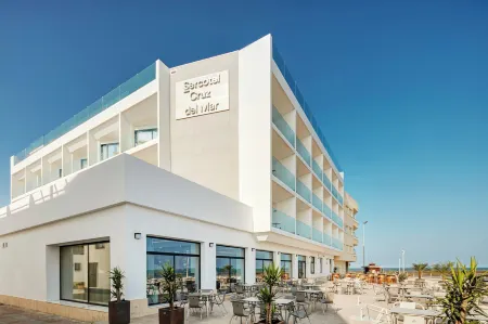 Sercotel Cruz Del Mar Отели рядом с достопримечательностью «Playa Ballena Rota»