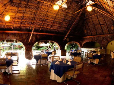 Novo Hotel & Suite Отели рядом с достопримечательностью «Military Museum of the Armed Forces of El Salvador»